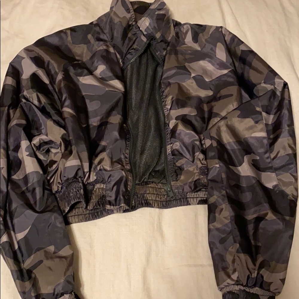 Camouflage wind breaker